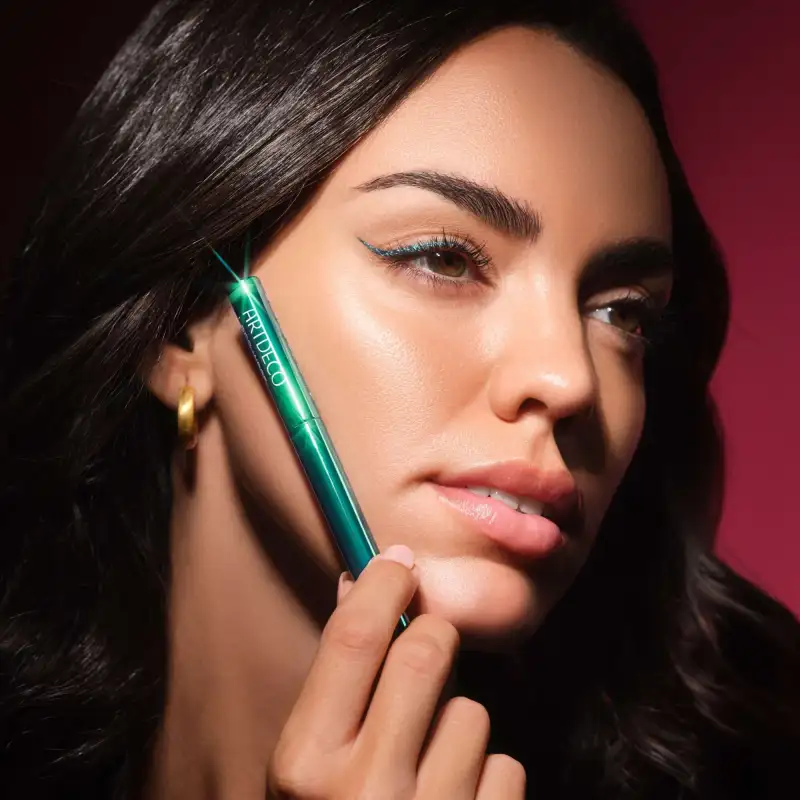 Long-wear Metallic Liquid Liner